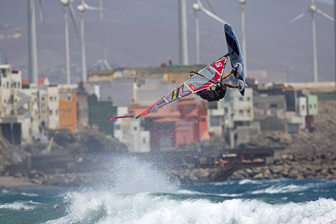 Karin Jaggi back loop - PWA Pozo World Cup 2012 ©  John Carter / PWA http://www.pwaworldtour.com